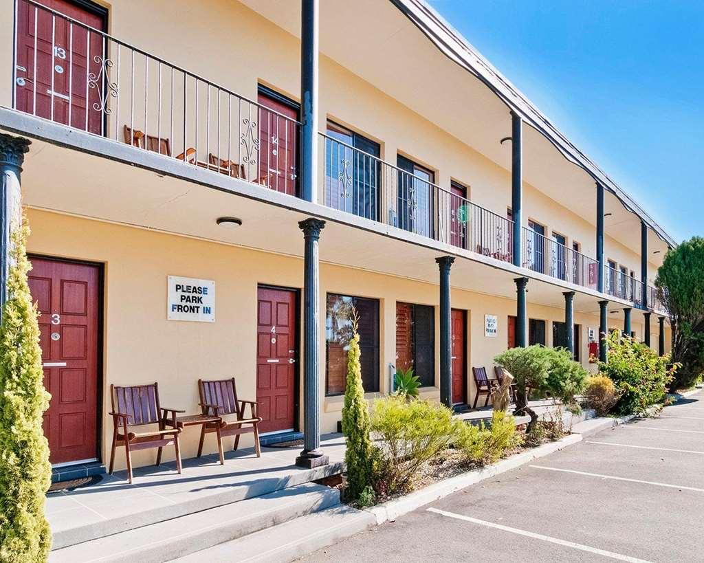 Country Plaza 4*