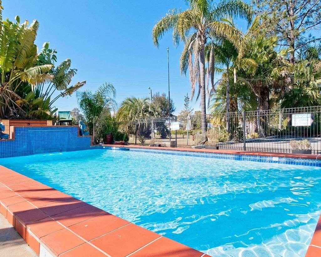 Country Plaza Motel 4*