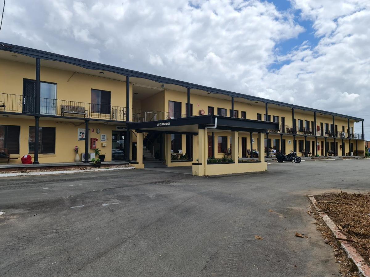 Country Plaza 4*