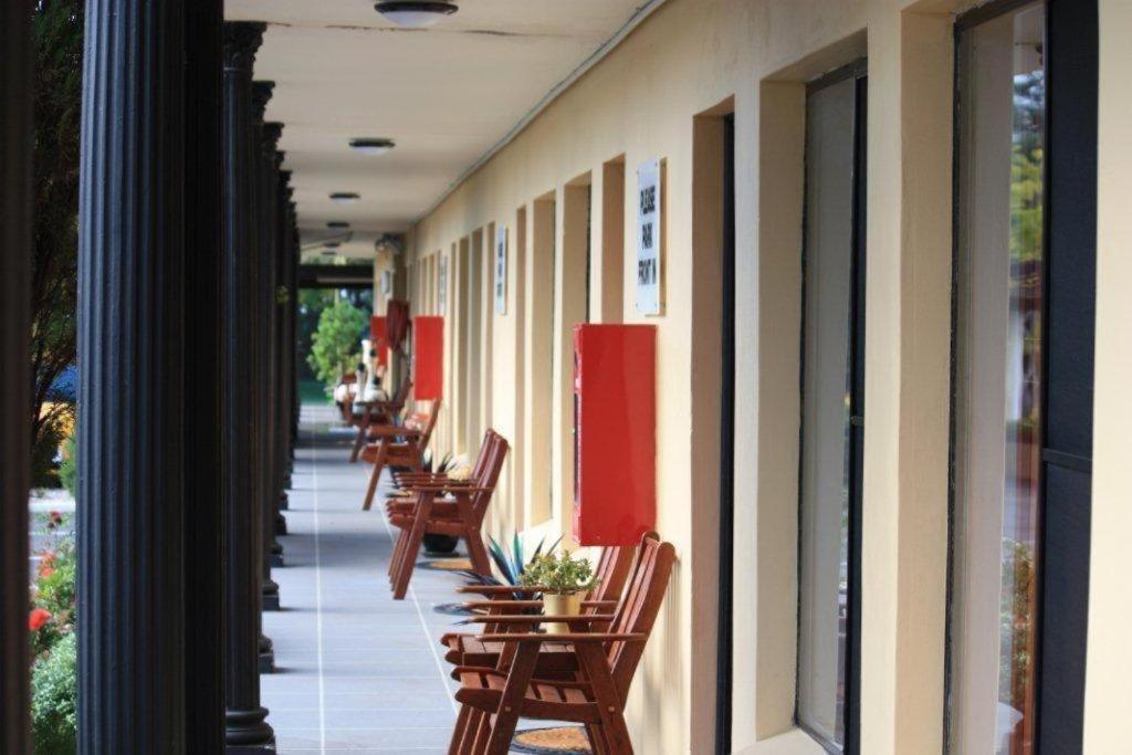 Country Plaza Motel 4*