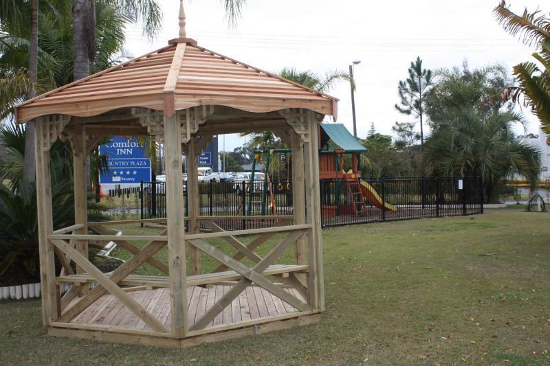 Country Plaza Motel 4*