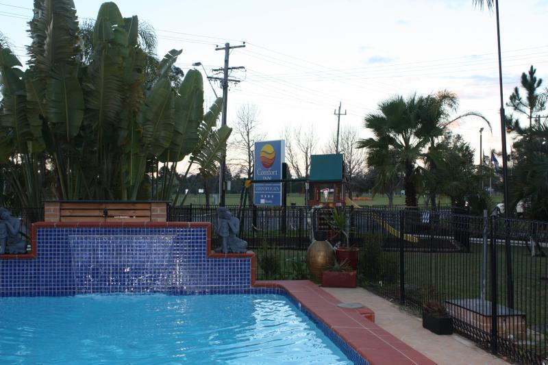 Country Plaza