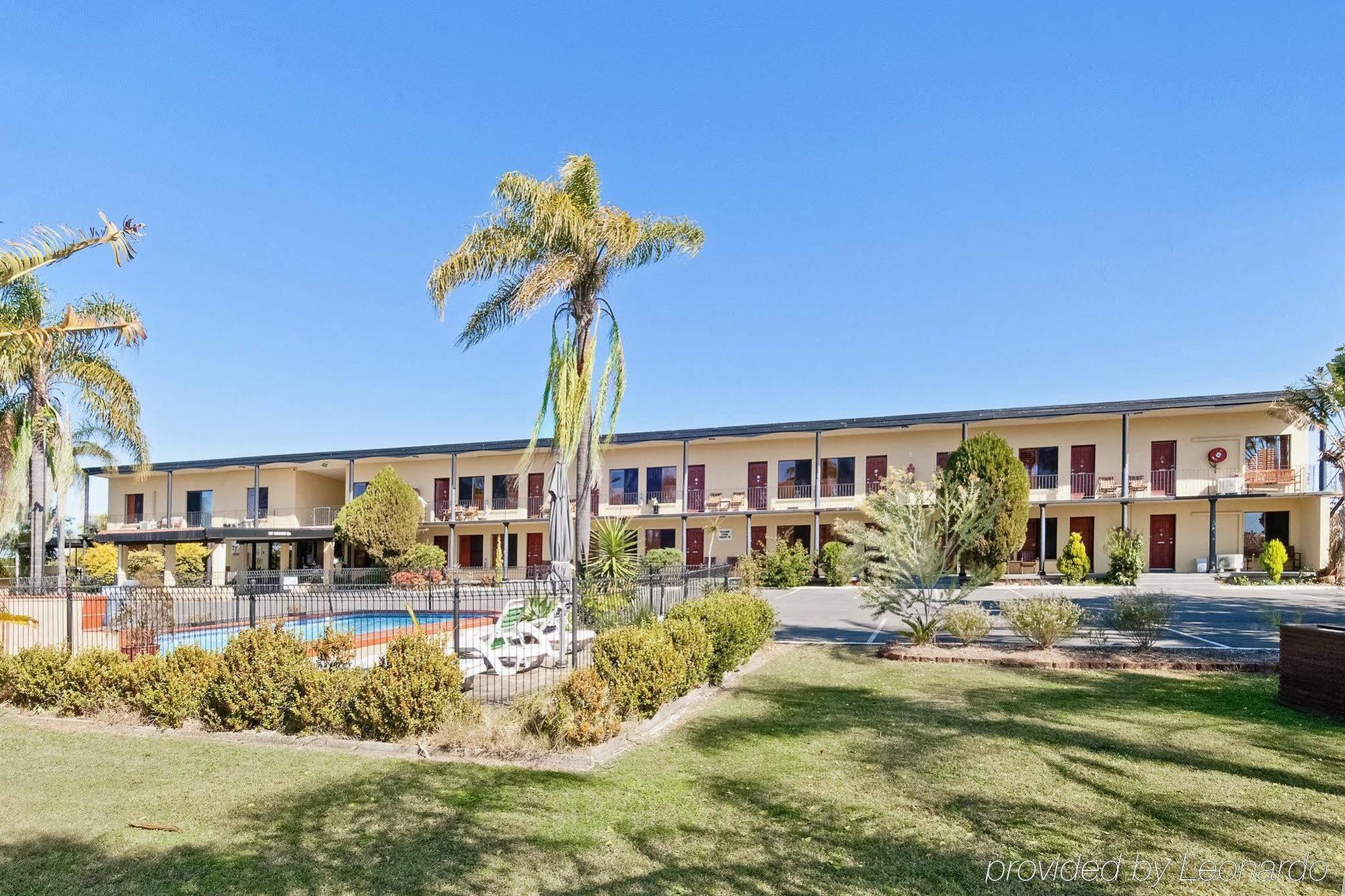 Country Plaza Motel