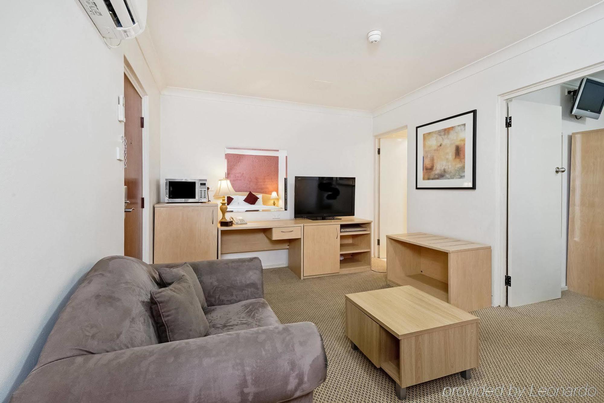 Country Plaza Motel