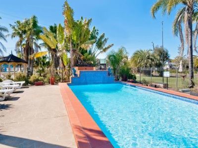 Country Plaza Motel